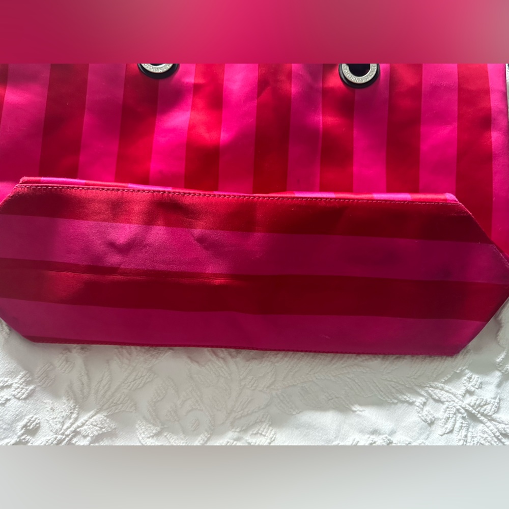 Large pink and red Victoria’s Secret tote bag with black handles - Picture 5 of 5